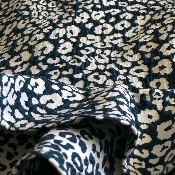 ZARA Animal Print Peplum Blouse Size S Green  & White Sleeveless Top Back button - Picture 8 of 8